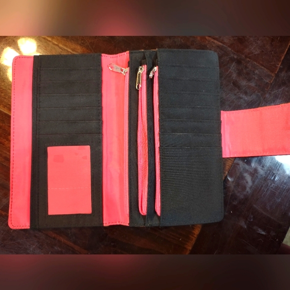 Kenneth Cole reaction cheetah print wallet - Picture 3 of 3